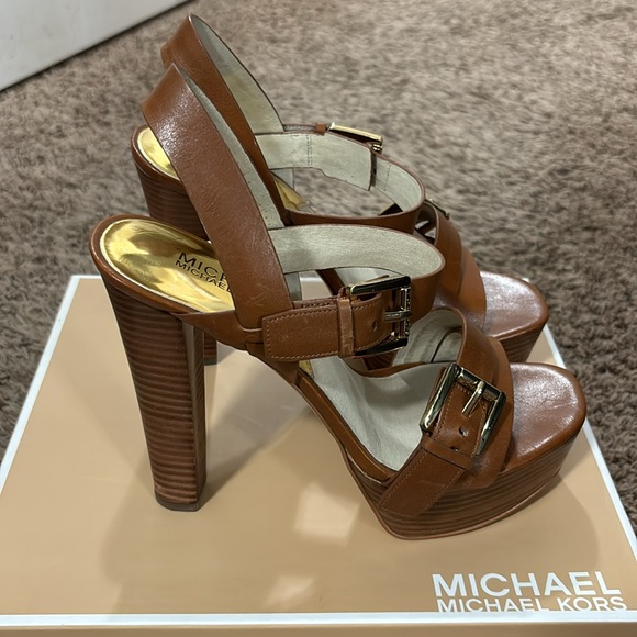 Perfect heels for any outfit - Picture 2 of 6